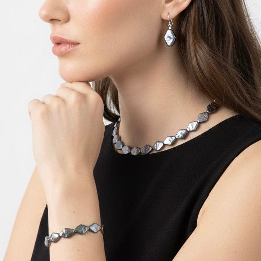 Apex dark blue diamond-shaped pearl earrings — apex-00