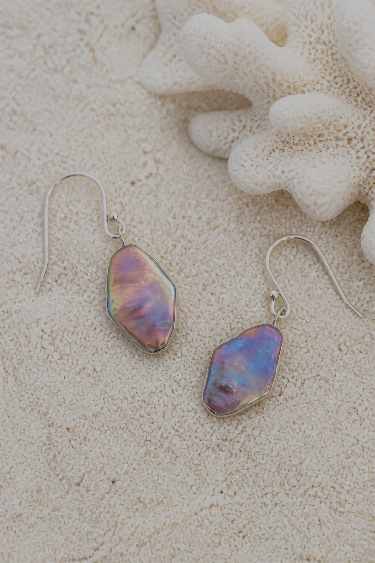 Apex dark blue diamond-shaped pearl earrings — iridescent-02